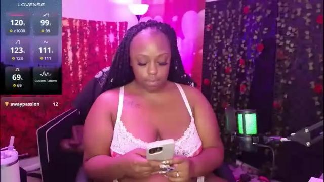 Image 12 of queencroze Stream on Chaturbate on 2 months ago