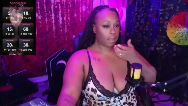 Image 4 of queencroze Stream on Chaturbate on 1 month ago