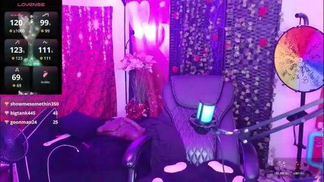 Image 7 of queencroze Stream on Chaturbate on 2 months ago