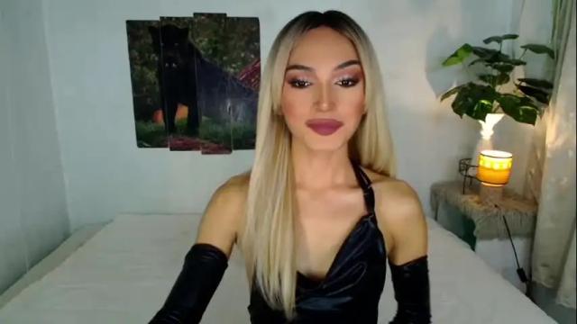 Image 4 of queencummerx Stream on Chaturbate on 2 months ago
