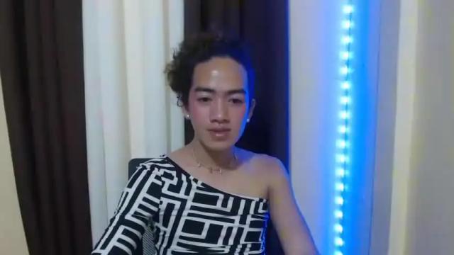 Image 3 of queencurl Stream on Chaturbate on 24 months ago