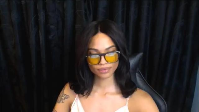 Image 12 of queendom_ing Stream on Chaturbate on 19 days ago