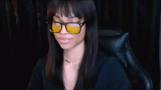 Image 6 of queendom_ing Stream on Chaturbate on 16 days ago