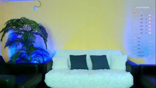 Image 8 of queenevamariaa Stream on Chaturbate on 19 days ago
