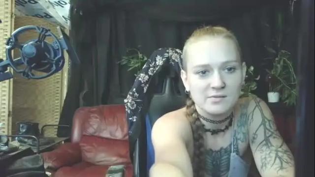 Image 7 of queenfrostbitten Stream on Chaturbate on 5 months ago
