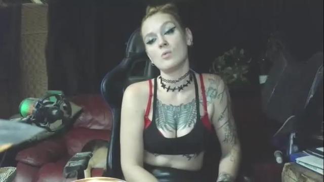 Image 7 of queenfrostbitten Stream on Chaturbate on 4 months ago