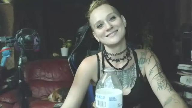 Image 4 of queenfrostbitten Stream on Chaturbate on 3 months ago