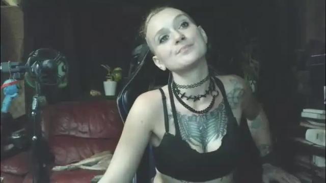 Image 7 of queenfrostbitten Stream on Chaturbate on 3 months ago