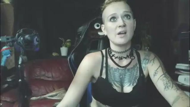 Image 8 of queenfrostbitten Stream on Chaturbate on 3 months ago