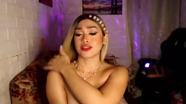 Image 10 of queenkiraasiantsxxx Stream on Chaturbate on 12 months ago