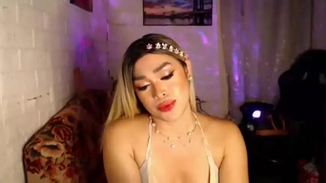 Image 6 of queenkiraasiantsxxx Stream on Chaturbate on 18 months ago
