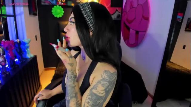 Image 4 of queenlamia Stream on Chaturbate on 19 days ago