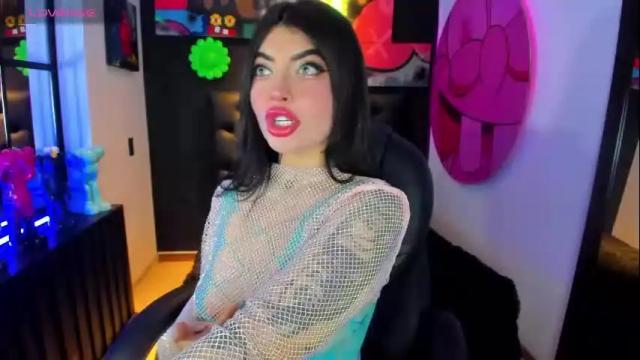 Image 2 of queenlamia Stream on Chaturbate on 17 days ago