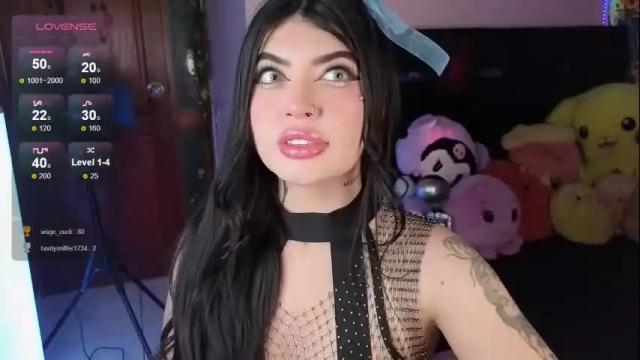 Image 2 of queenlamia Stream on Chaturbate on 8 days ago