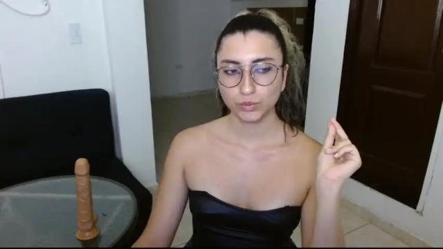 Image 3 of queenlilith_paradise Stream on Chaturbate on 13 months ago
