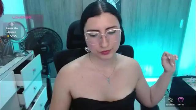 Image 6 of queenlilith_paradise Stream on Chaturbate on 1 month ago