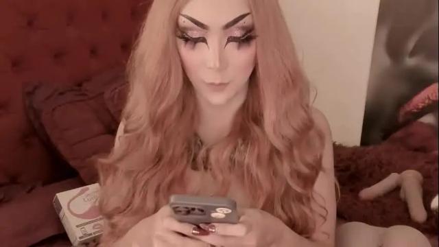 Image 6 of queenmaniacts Stream on Chaturbate on 16 months ago