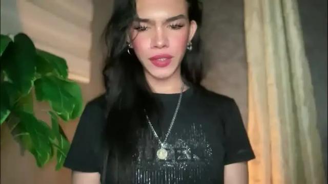 Image 2 of queenn_xxx Stream on Chaturbate on 2 months ago