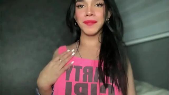 Image 2 of queenn_xxx Stream on Chaturbate on 1 month ago