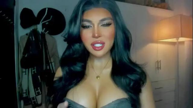Image 3 of queenofamerica Stream on Chaturbate on 15 months ago