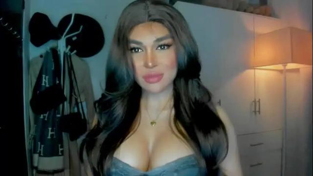 Image 2 of queenofamerica Stream on Chaturbate on 15 months ago