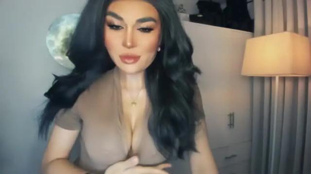 Image 4 of queenofamerica Stream on Chaturbate on 12 months ago