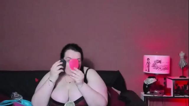 Image 3 of queenofhaze Stream on Chaturbate on 13 days ago