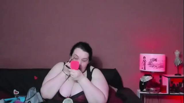 Image 4 of queenofhaze Stream on Chaturbate on 13 days ago