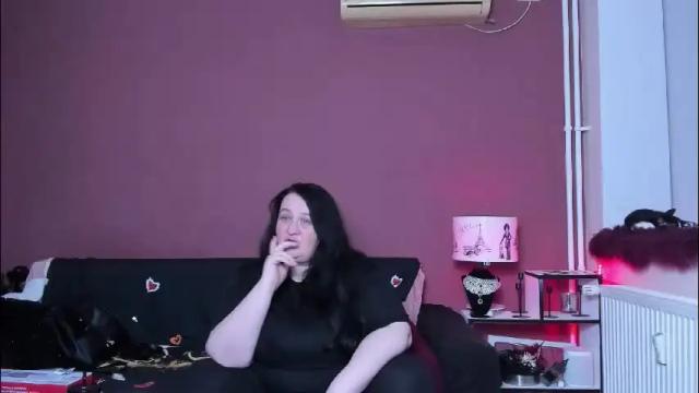 Image 3 of queenofhaze Stream on Chaturbate on 2 months ago