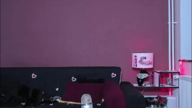 Image 2 of queenofhaze Stream on Chaturbate on 2 months ago