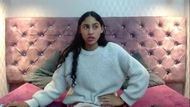 Image 2 of queenpaau Stream on Chaturbate on 1 month ago