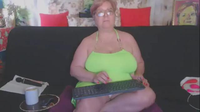 Image 2 of queenpammy Stream on Chaturbate on 29 days ago