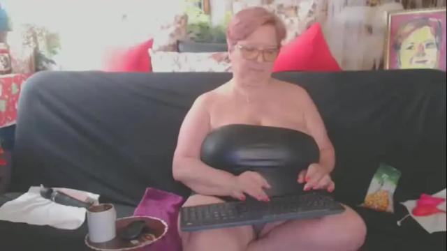 Image 12 of queenpammy Stream on Chaturbate on 21 days ago