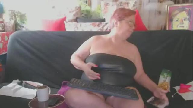 Image 4 of queenpammy Stream on Chaturbate on 21 days ago