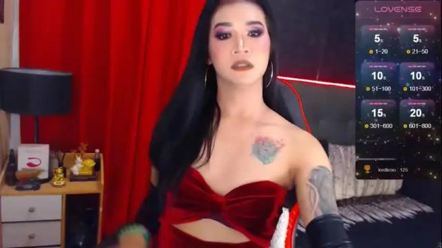Image 11 of queenpinayhorsecock Stream on Chaturbate on 18 months ago