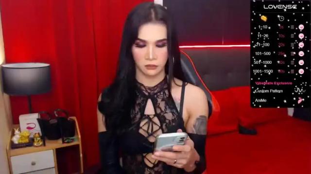 Image 4 of queenpinayhorsecock Stream on Chaturbate on 16 months ago