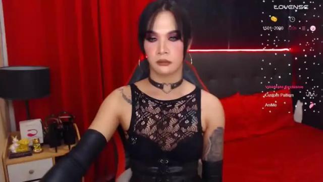 Image 2 of queenpinayhorsecock Stream on Chaturbate on 15 months ago