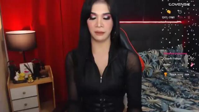 Image 3 of queenpinayhorsecock Stream on Chaturbate on 15 months ago