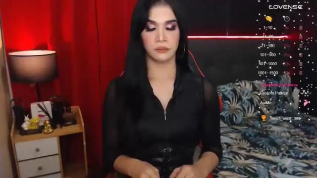 Image 6 of queenpinayhorsecock Stream on Chaturbate on 9 months ago