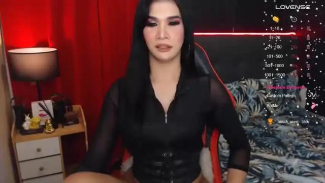Image 8 of queenpinayhorsecock Stream on Chaturbate on 15 months ago
