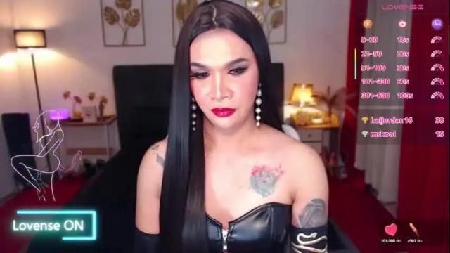 Image 4 of queenpinayhorsecock Stream on Chaturbate on 5 months ago