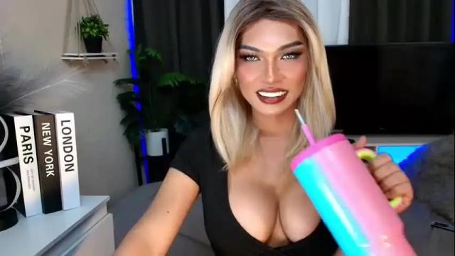 Image 10 of queenslavehunterxxx Stream on Chaturbate on 29 days ago