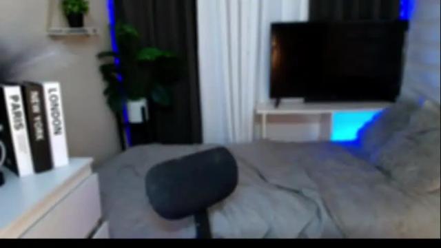 Image 4 of queenslavehunterxxx Stream on Chaturbate on 2 months ago