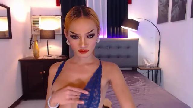 Image 2 of queenvalentinats Stream on Chaturbate on 15 months ago