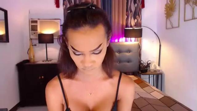 Image 8 of queenvalentinats Stream on Chaturbate on 14 months ago