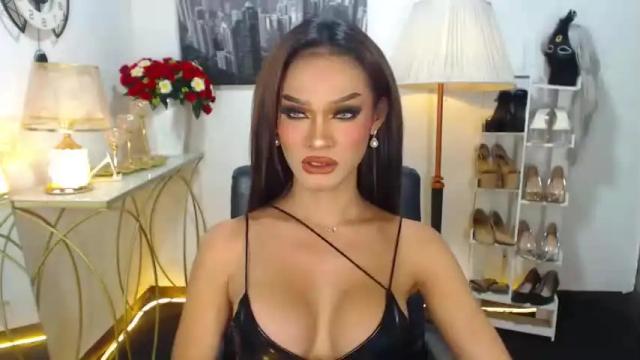 Image 4 of queenvalentinats Stream on Chaturbate on 12 months ago