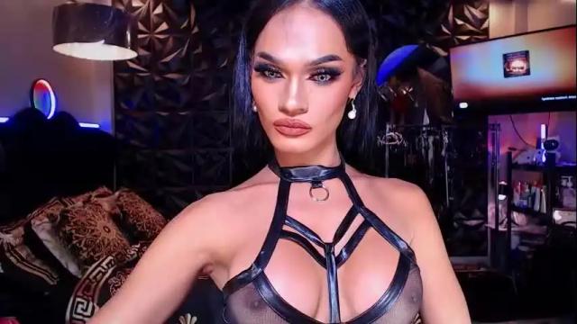 Image 2 of queenvalentinats Stream on Chaturbate on 9 days ago