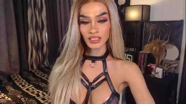 Image 12 of queenvalentinats Stream on Chaturbate on 26 days ago