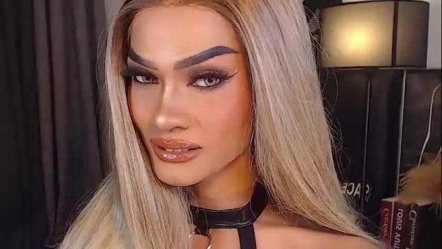 Image 3 of queenvalentinats Stream on Chaturbate on 26 days ago