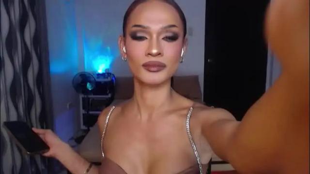 Image 3 of queenvalentinats Stream on Chaturbate on 2 months ago